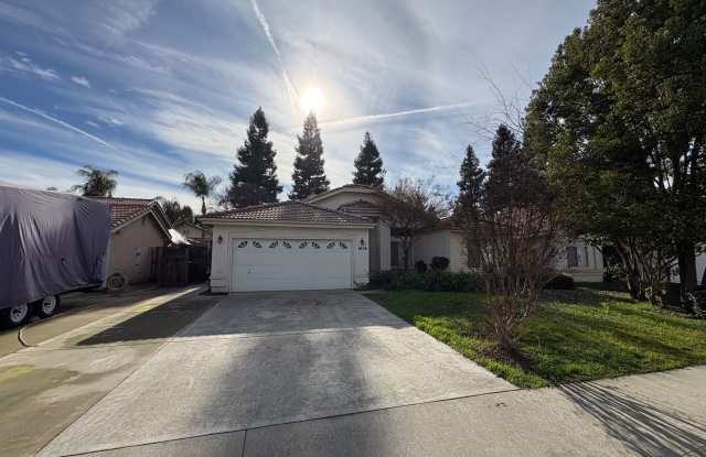 SE Visalia home Available Now! - 1619 East Parkview Avenue, Visalia, CA 93292