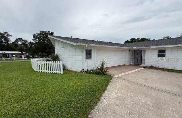 18 EMERALD WAY photos photos