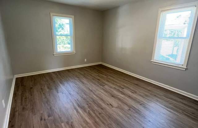 3 Bedroom, 2 Bathroom Home With Garage! - 272 South Weyant Avenue, Columbus, OH 43213