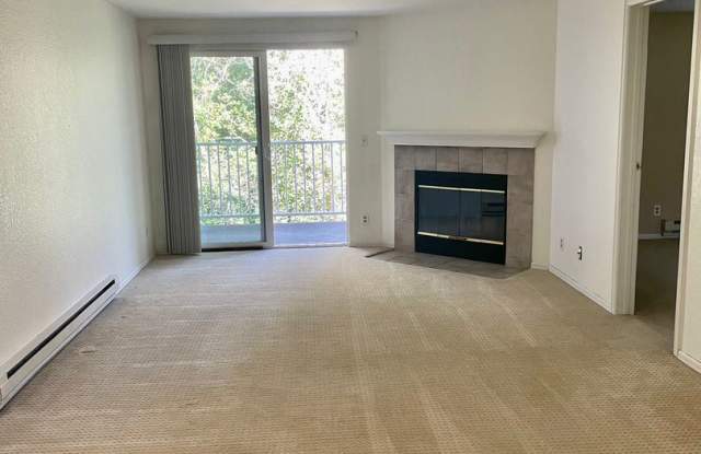 12740 NE 10th Place #E202 - 12740 Northeast 10th Place, Bellevue, WA 98005