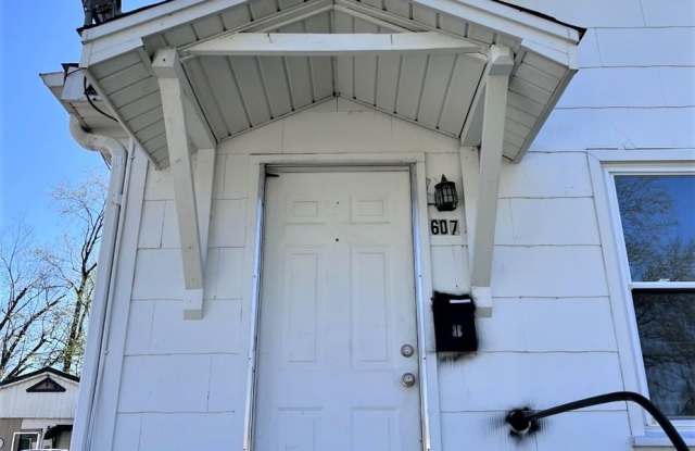 Convenient Duplex Located in Union City! Gallery 2