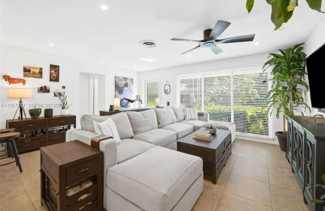 1639 NE 27th Dr photos photos