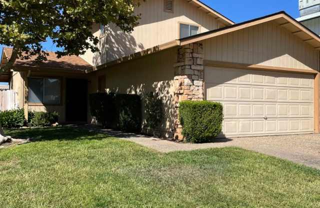 3 Bedroom 2 Bath available this Summer! photos photos