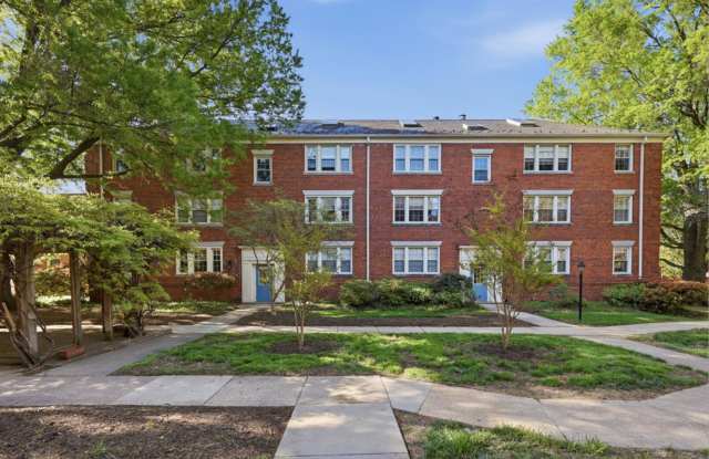 Cozy Studio Condo in Old Town Alexandria Gallery 3