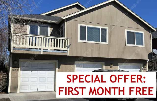 Bright 2 BR/2 BA Townhouse in Redmond Gallery 1