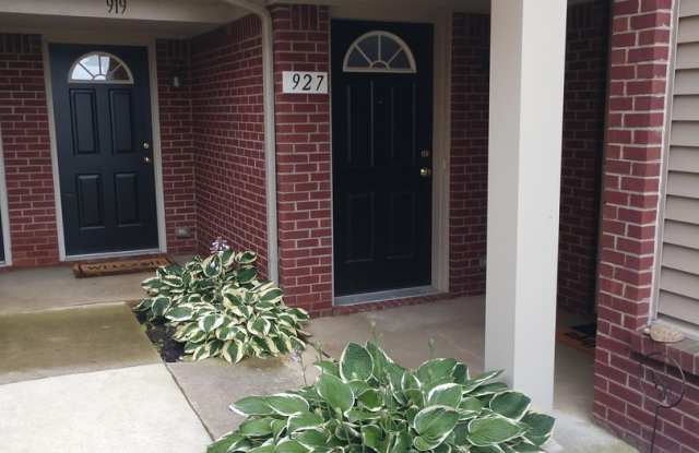 Upper Condo in Woodside Meadows - 927 Addington Lane, Washtenaw County, MI 48108