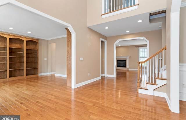 60 COUNTRY SIDE DRIVE Gallery 2