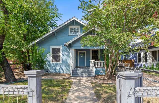 UT PRE-LEASE: Hyde Park 4 bed / 3 bath.  Open Floor Plan, Wood Floors, Backyard with deck, 2 car garage! Gallery 1