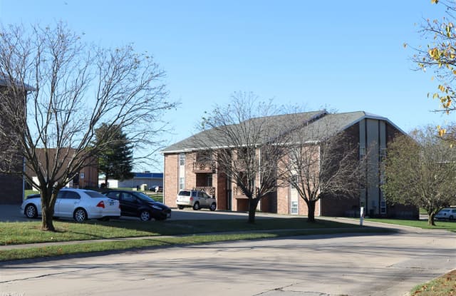Club Centre Apartments - 102 Club Centre Ct, Edwardsville, IL 62025