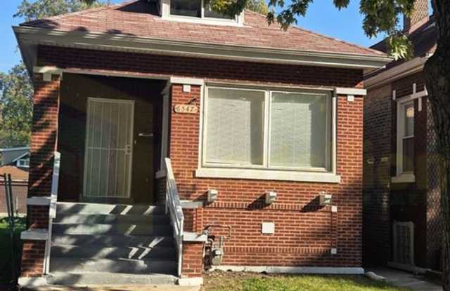 5-Bedroom Brick Bungalow with Finished Basement, Bonus Room, and Fenced Backyard Gallery 1