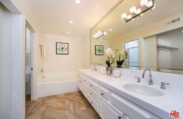 448 Kelton Avenue - 448 Kelton Avenue, Los Angeles, CA 90024