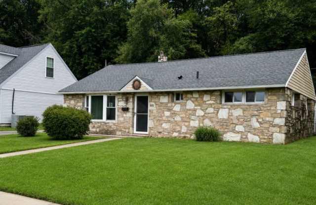 Large 3 bedroom 1 bath in Bristol PA. Recently renovated single home with new flooring photos photos