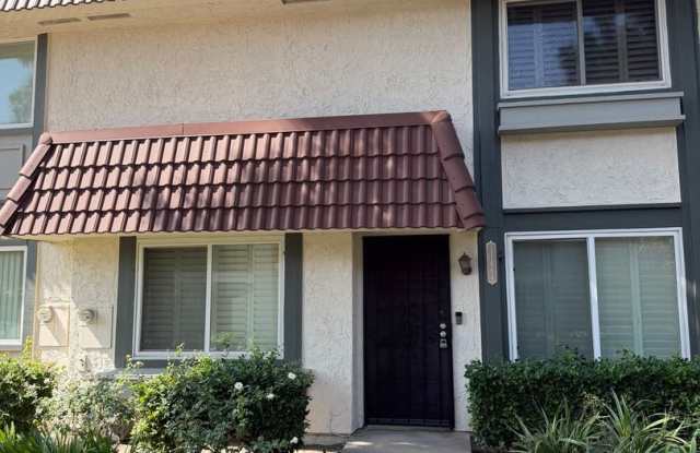 3 Bedrooms + Den/Office, available now! Gallery 3