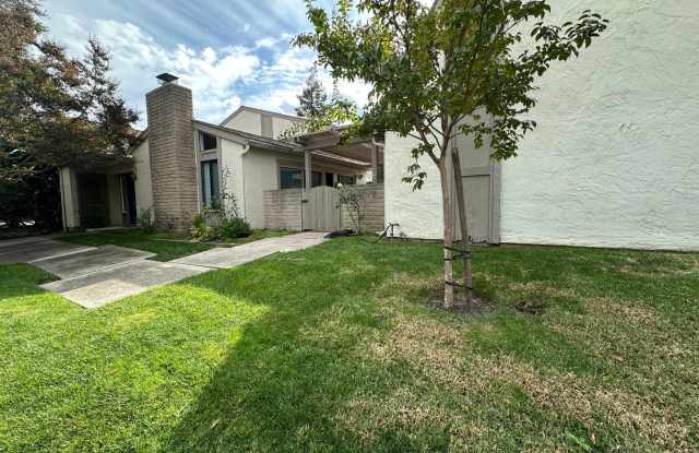 Single story house, 2 car garage, amenities Gallery 1