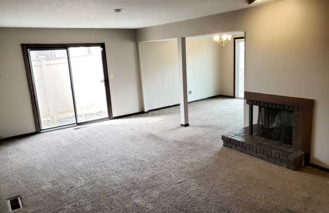 Spacious townhouse with updates and garage! Gallery 4