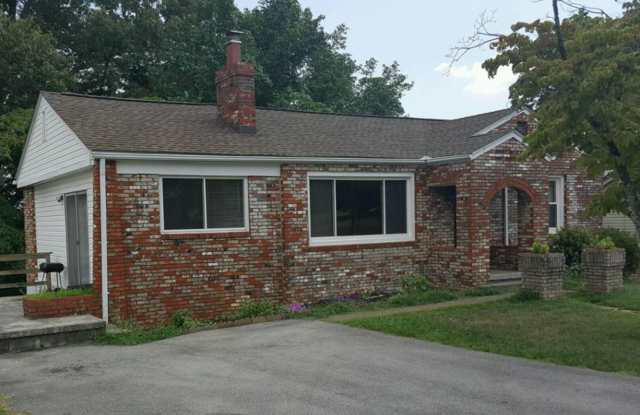508 Oakcrest Rd photos photos