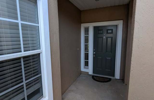 Charming 2 Bed, 2.5 Bath Townhome Ready to Move in Gallery 3