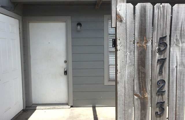 5723 Crestmore - 2/Bed 2/Bath - $1050/month photos photos