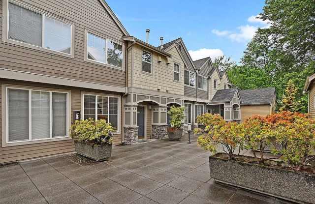 Gorgeous Townhouse in the Heart of Kirkland W/ Community Fitness Center & Hot Tub! Gallery 1