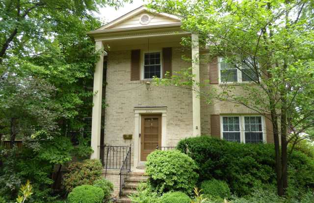 9527 HUNT SQUARE COURT Gallery 2