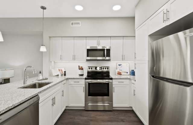 Avenida at Centerra Age 55+ Apartment Homes Gallery 2