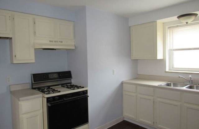 20230 Lakeshore Boulevard - 20230 Lake Shore Blvd, Euclid, OH 44123