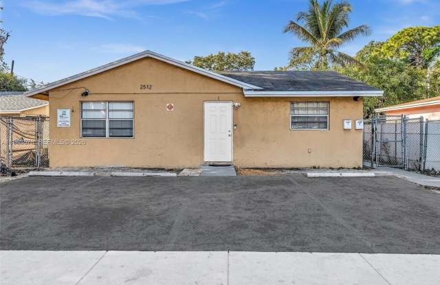 2512 NW 9th Pl photos photos