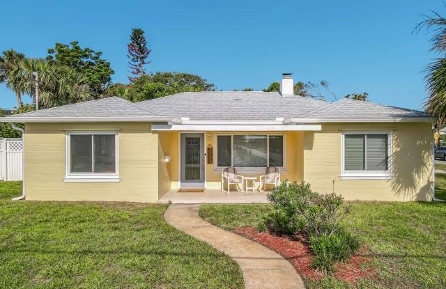 1621 N Oleander Avenue Gallery 2