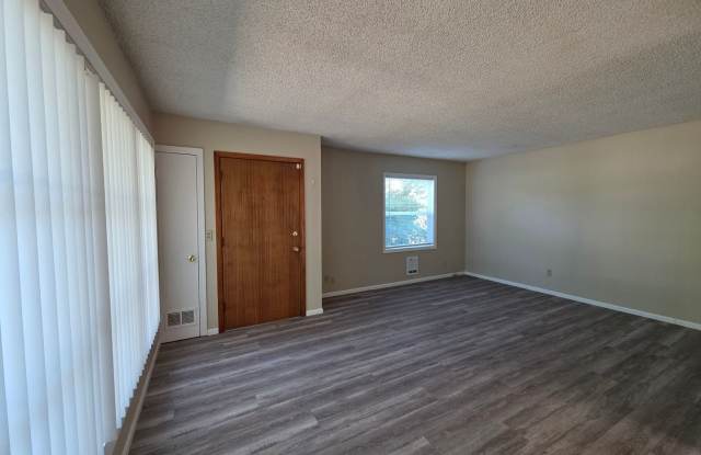 Charming 3 bedroom 2 bath - 300 Federal Lane, Lane County, OR 97404