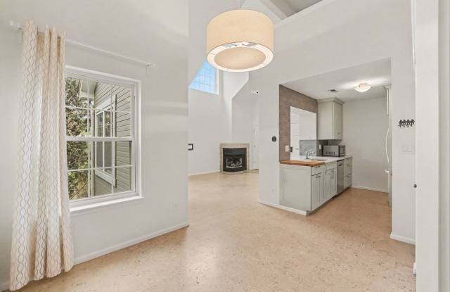 Bright Top-Floor 2 Bed, 2 Bath Condo with Loft & Vaulted Ceilings Gallery 4