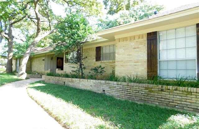 1917 Hollyhill Lane Gallery 2