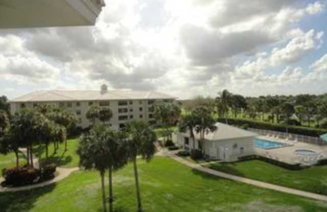 Sun-Filled Penthouse Unit | 2BR/2BA | Pool Views | 2 Parking Spaces Included Gallery 4