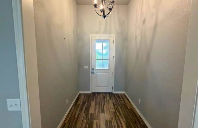 Beautifully Updated 3 Bed, 2 Bath Canyon Home Gallery 3