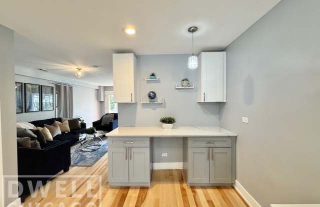 2550 W Thomas St photos photos