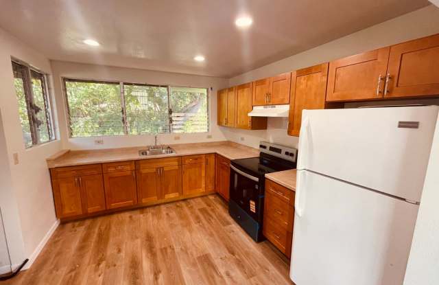 Beautifully Renovated Duplex in Prime Aiea Location – Small Pets Welcome! Gallery 4