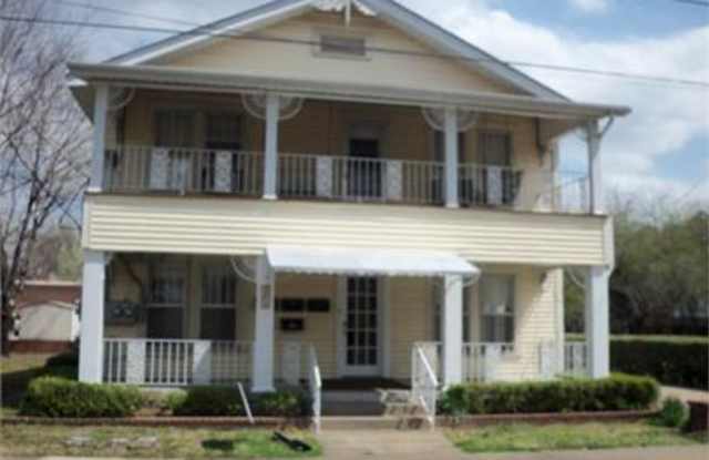 203 South Cravens Street - 1 Gallery 1