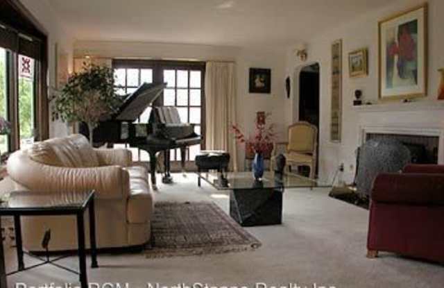 1054 Highland Dr Gallery 3