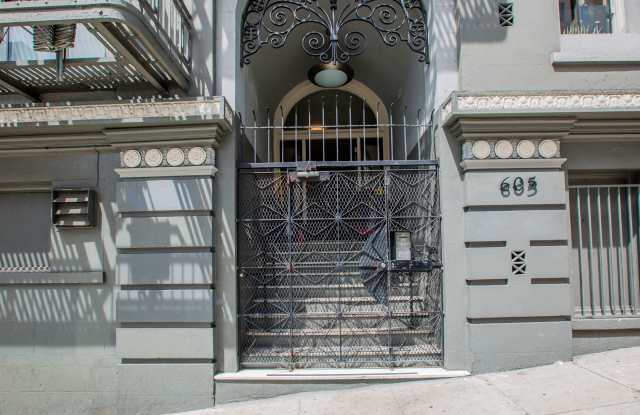 605 Jones Gallery 2