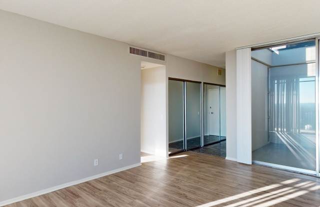 Capitol Towers – Towers and Villas. Gallery 3