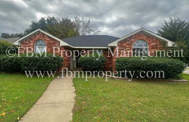 801 Oak - Gorgeous 3 Bedroom, 2 Bathroom Home in Ennis, TX! - 801 Oak Drive, Ennis, TX 75119