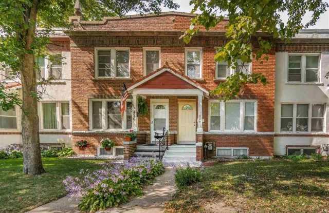 Charming 2 bedroom 1 bathroom townhouse photos photos