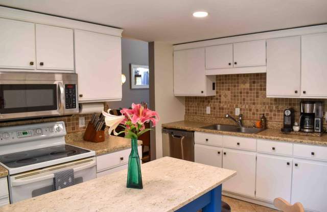Furnished 3 bed 2 Bath Townhouse! Malta NY - 124 Thimbleberry Road, Saratoga County, NY 12020