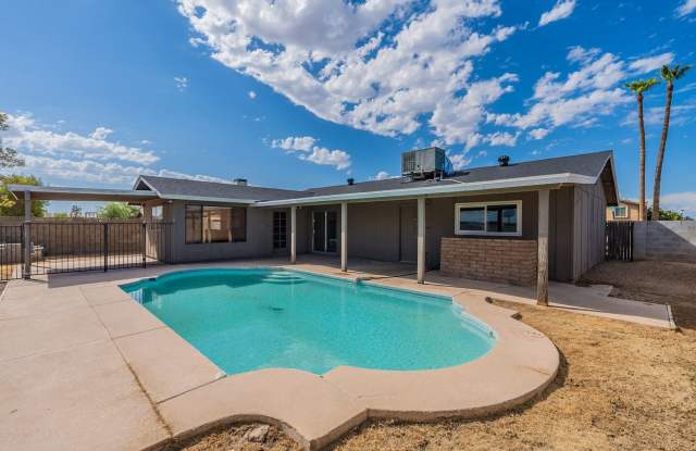 Rare Find in Glendale: 4-Bedroom, 3-Bath w/ POOL & NO HOA Gallery 3