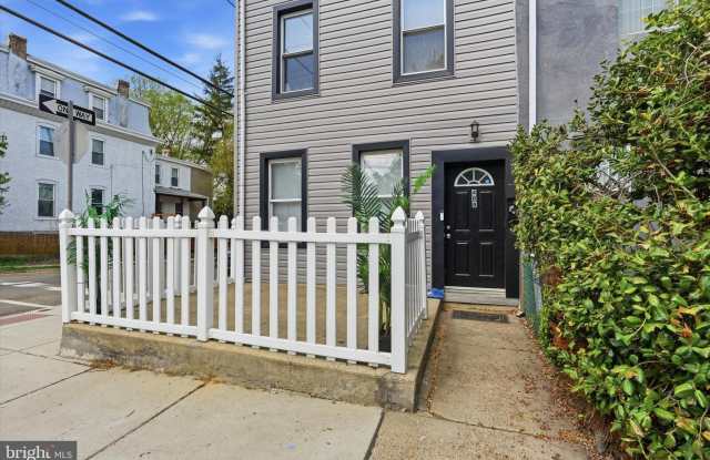400 GREEN Lane photos photos