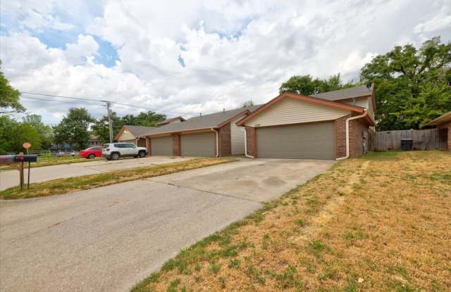 * MOVE IN SPECIAL * 2 Bed 2.5 Bath 2 Car Garage Duplex NW OKC!! (See Contact Info Below) Gallery 3