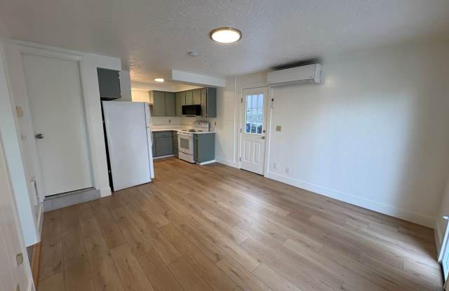 MODERN AND CLEAN ADU LOCATED IN SOUGHT AFTER ORCHARD DISTRICT photos photos