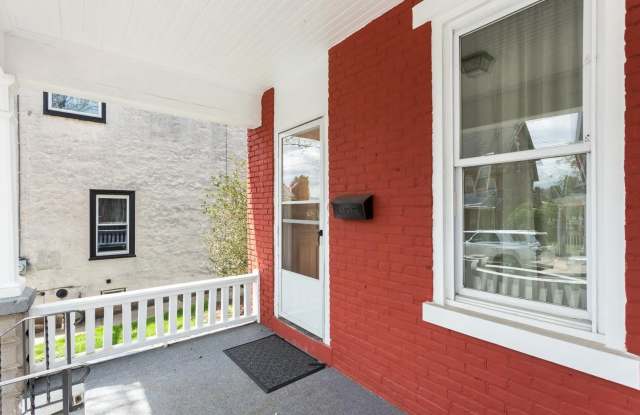 849 QUEEN Street Gallery 2