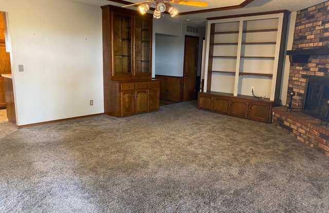 2920 N. Country Club Drive Gallery 4