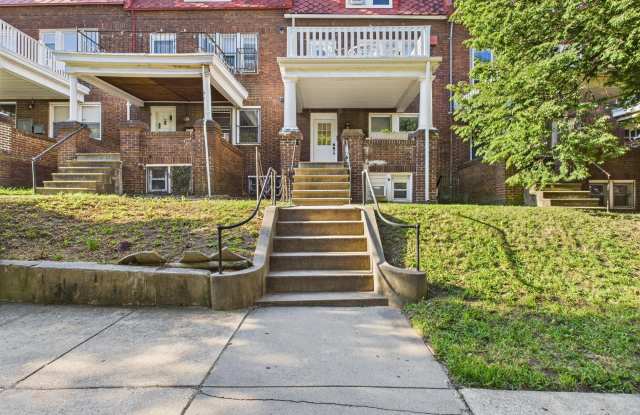 205 E 33RD Street unit: 3 photos photos