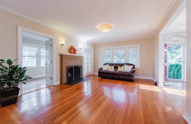 11 Centre Dr Gallery 4